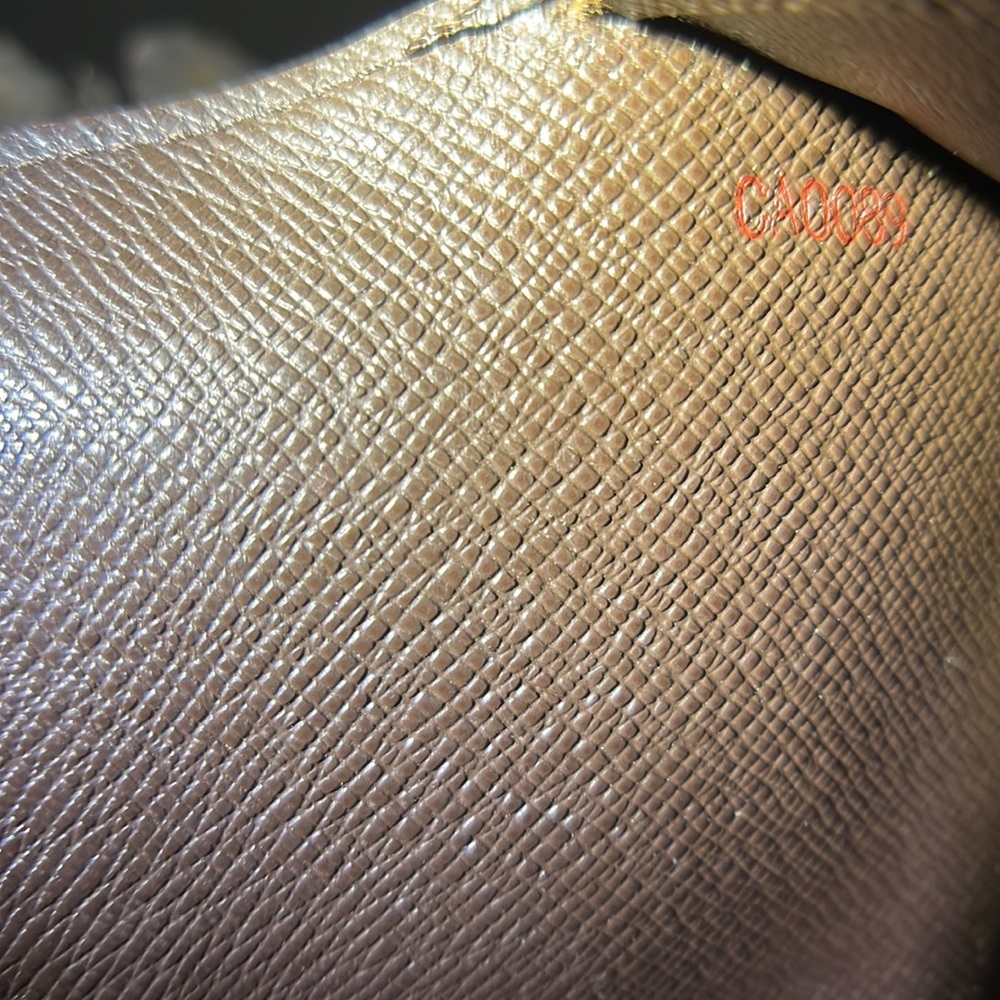 Louis Vuitton Wallet - Damier - Picture 8 of 17
